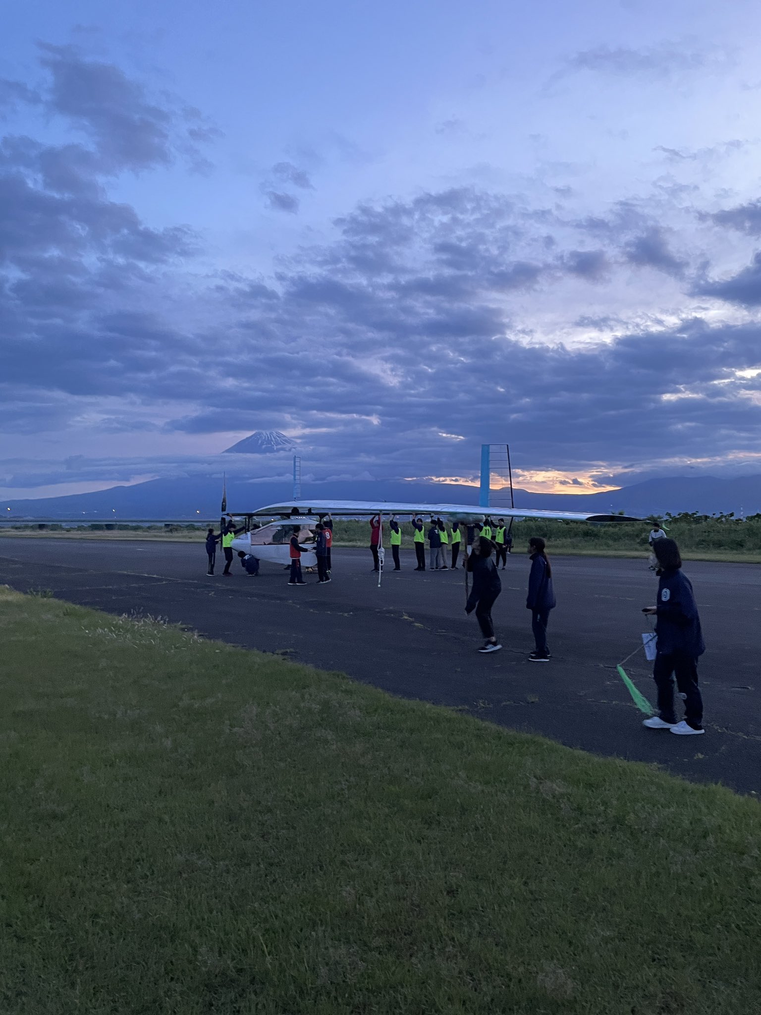 TF時の機体の方向転換中             富士山をバックに